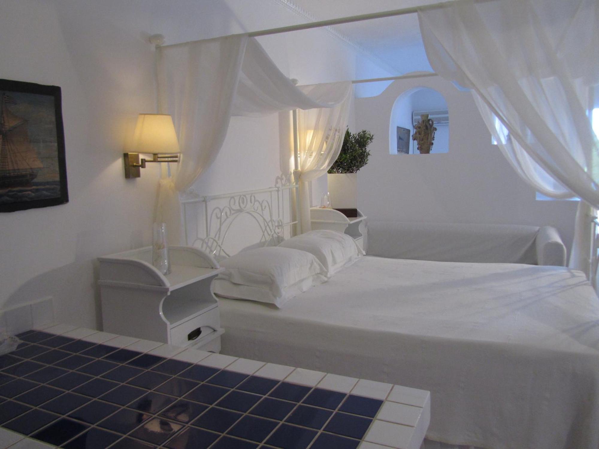 Porto Scoutari Romantic Hotel Skála Room photo